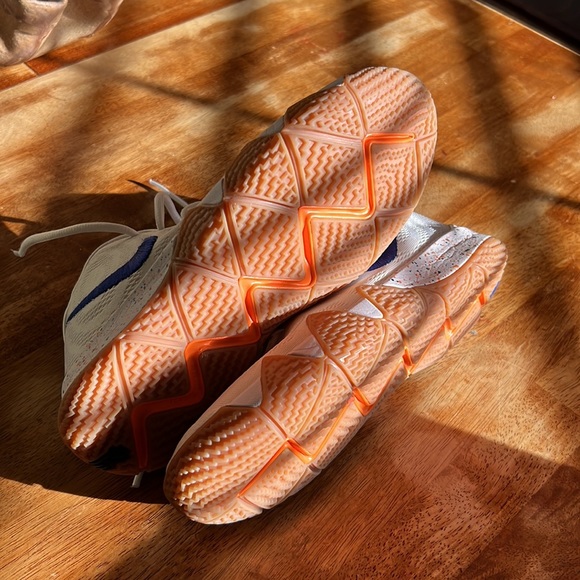 Nike Kyrie 4–Uncle Drew - Picture 4 of 8